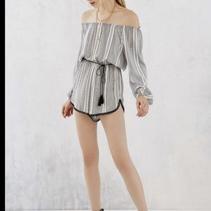 Ecote long sleeve, romper. Size Small